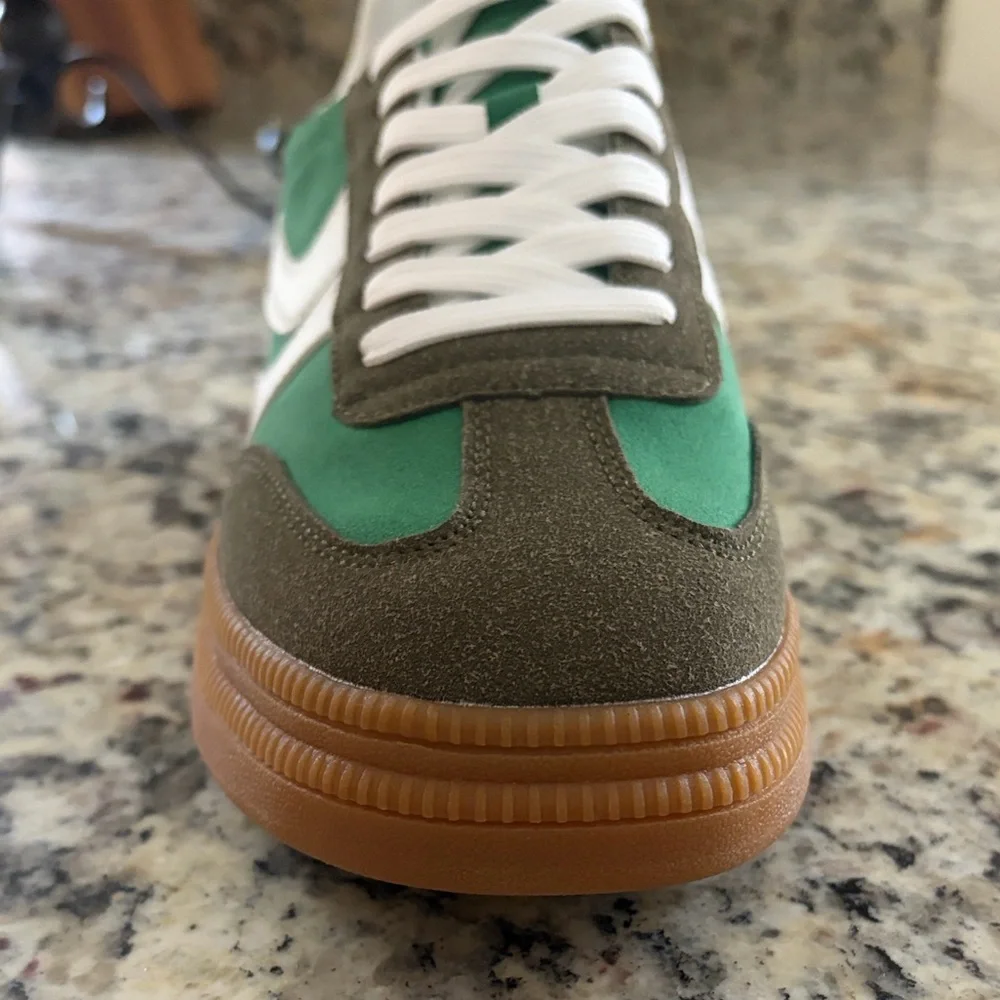 RETRO♦️♦️SUPER CUTE MID-TOP SNEAKER - Picture 10 of 11